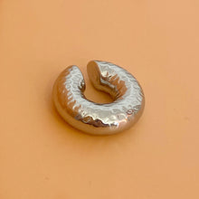 Cargar imagen en el visor de la galería, Earcuff grabado
