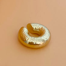 Cargar imagen en el visor de la galería, Earcuff grabado
