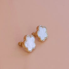 Cargar imagen en el visor de la galería, Aretes Trébol
