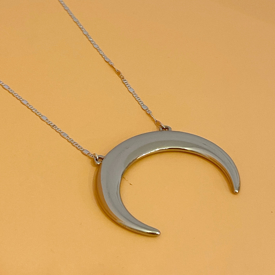 Collar luna gigante plateada