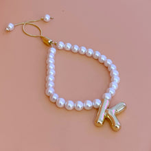 Cargar imagen en el visor de la galería, Pulsera Perlas Inicial Chunky
