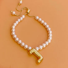 Cargar imagen en el visor de la galería, Pulsera Perlas Inicial Chunky
