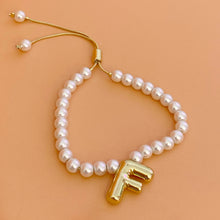 Cargar imagen en el visor de la galería, Pulsera Perlas Inicial Chunky
