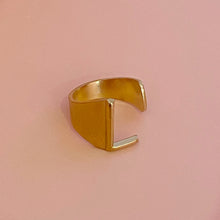 Cargar imagen en el visor de la galería, Anillo Dorado Inicial Slim

