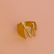Cargar imagen en el visor de la galería, Anillo Dorado Inicial Slim
