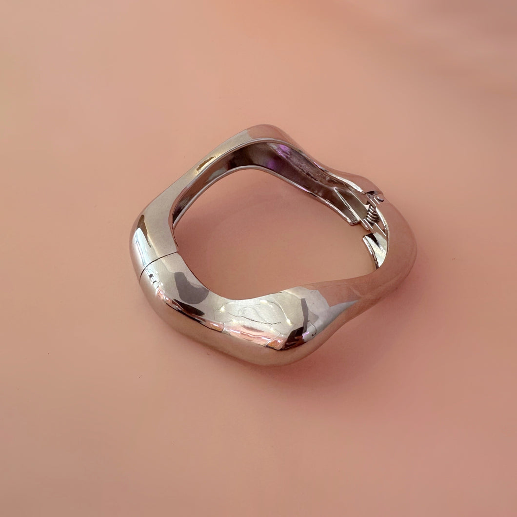 Brazalete Curva Plateado