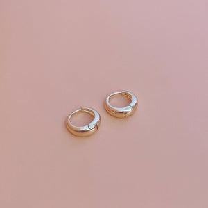 Huggie liso rose gold mini