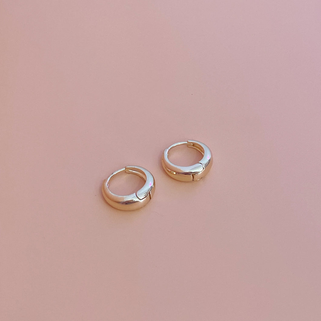 Huggie liso rose gold mini