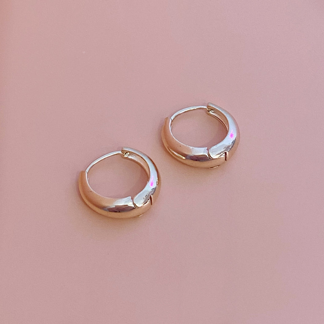 Huggie rose gold lisa