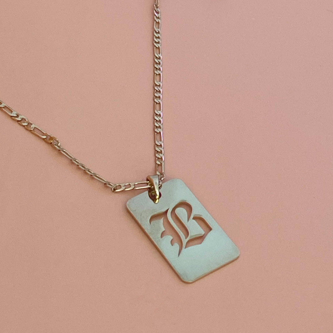 Collar placa gótica inicial