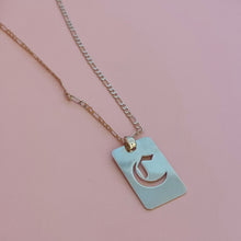 Cargar imagen en el visor de la galería, Collar placa gótica inicial
