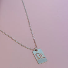 Cargar imagen en el visor de la galería, Collar placa gótica inicial
