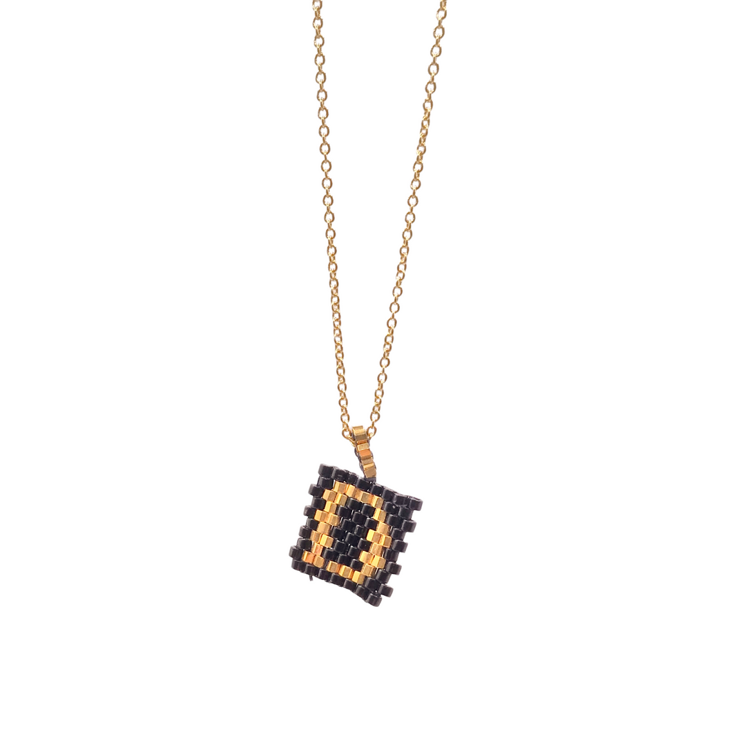 Collar cuadrado inicial miyuki black